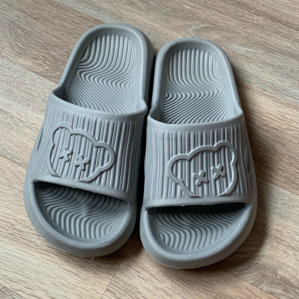 Teddy Bear Foam Slides, Size 38-39, Approx. USA Size 7.5-8